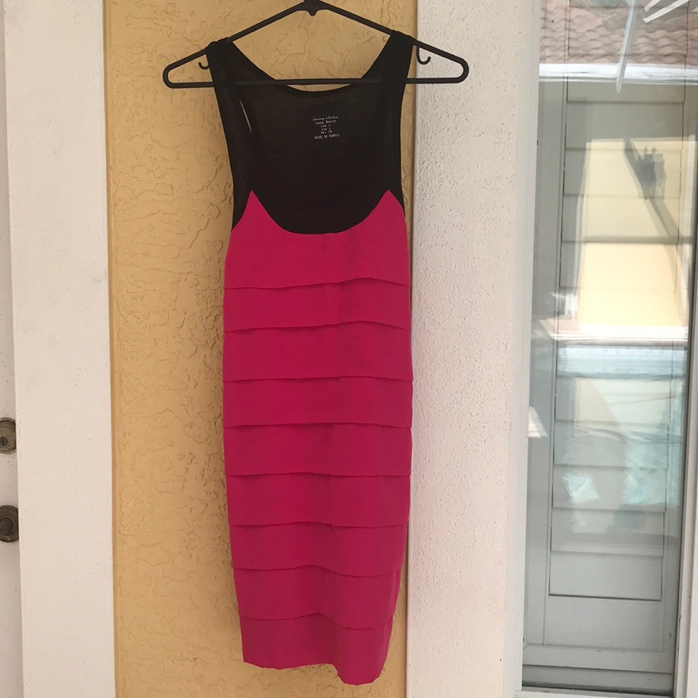 Zara dress. Sleeveless. Pink and black colors.